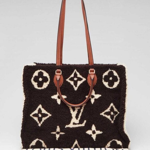 Louis Vuitton Limited Edition Monogram Fleece Teddy Onthego GM Tote Bag - Picture 9 of 9